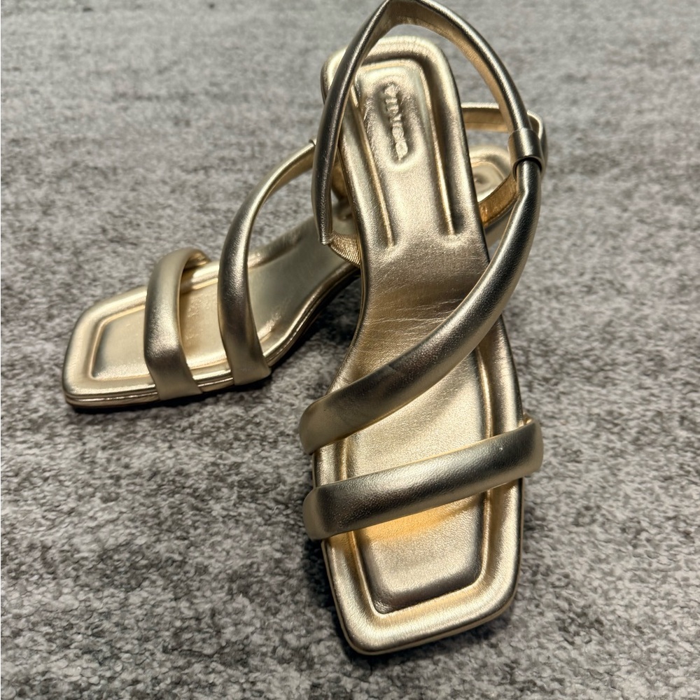 Vince Coline 9m Matte Gold Padded Strappy Sandals 2.25” Kitten Heel EUC w/box